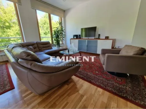 Izdavanje, trosoban stan, 130m², Savski Venac, Beograd