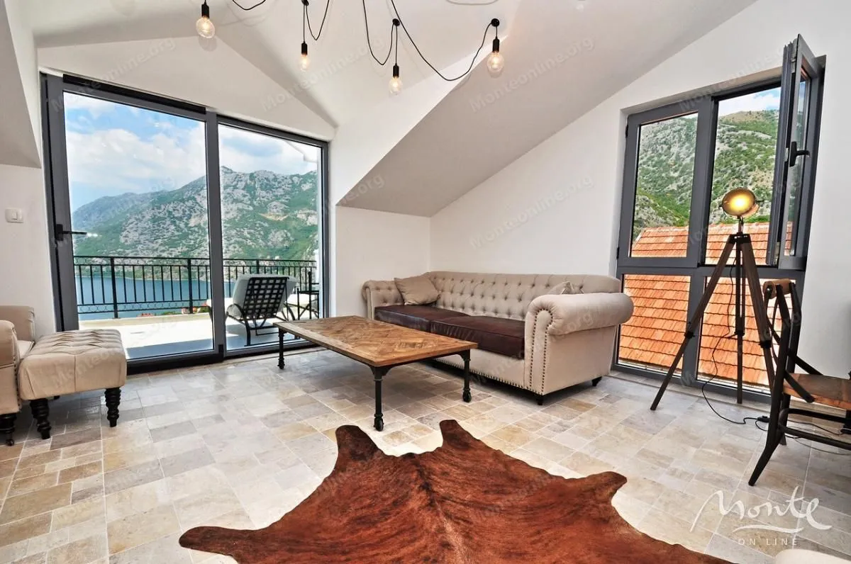 Sale, office space, 570m², Risan, Kotor