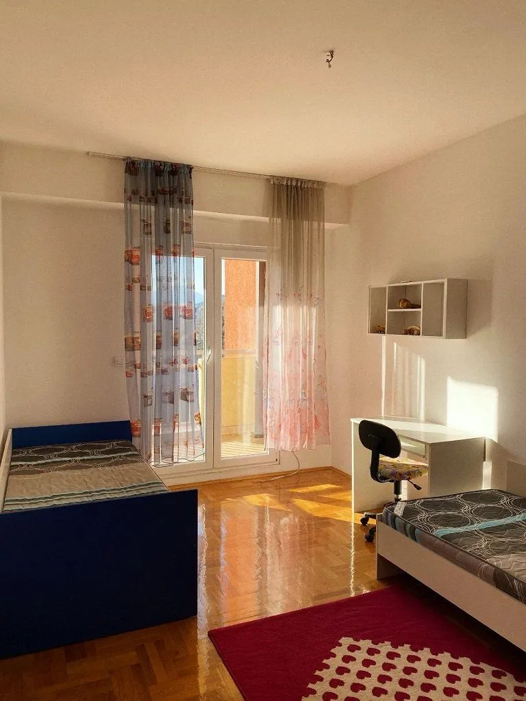 Izdavanje, trosoban stan, 110m², City Kvart, Podgorica
