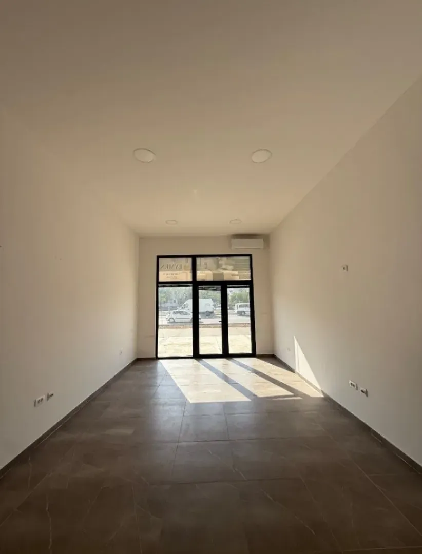 Izdavanje, poslovni prostor, 37m², Stari Aerodrom, Podgorica