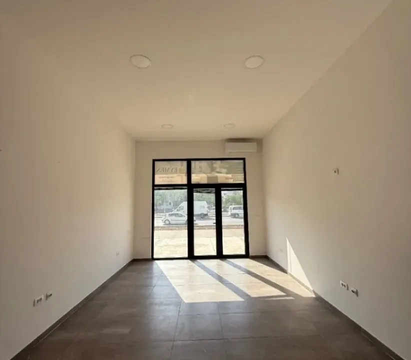 Izdavanje, poslovni prostor, 37m², Stari Aerodrom, Podgorica