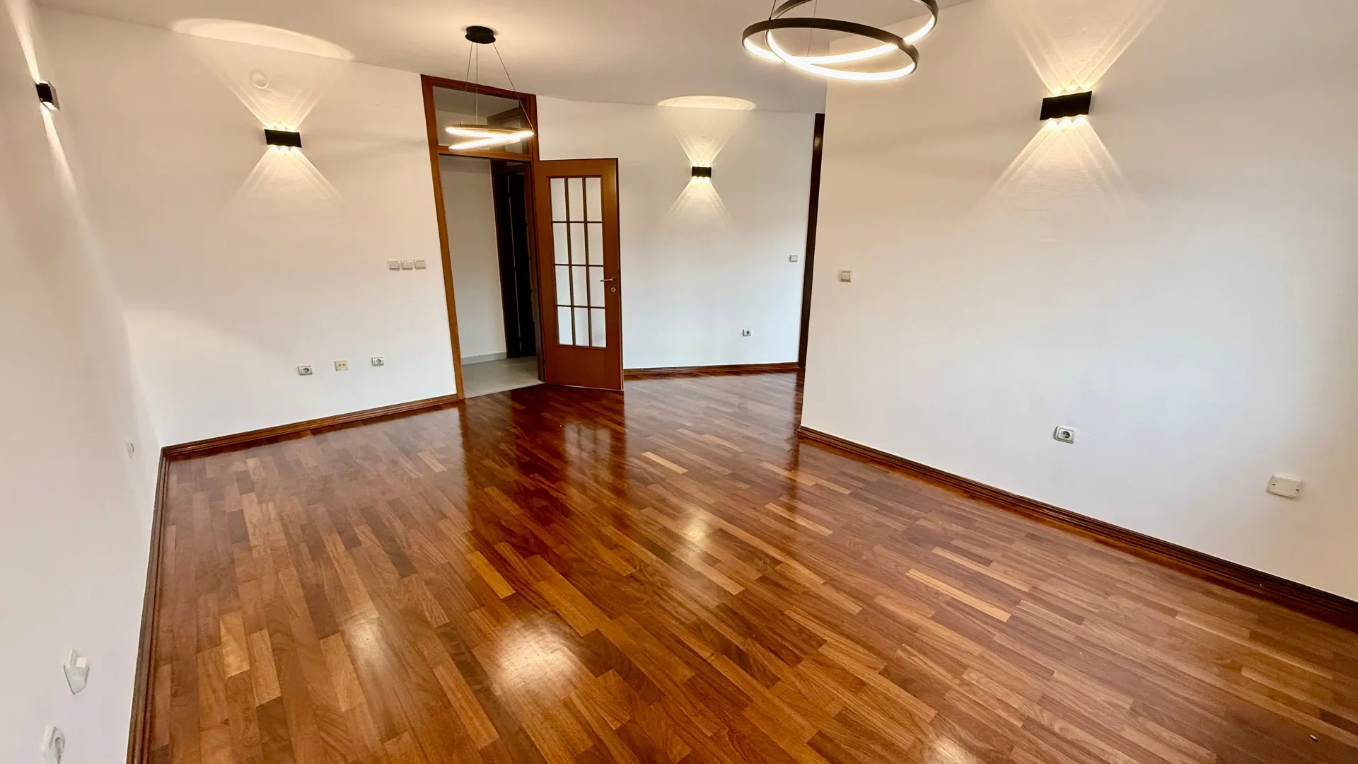 Prodaja, dvosoban stan, 90m², Preko Morače, Podgorica