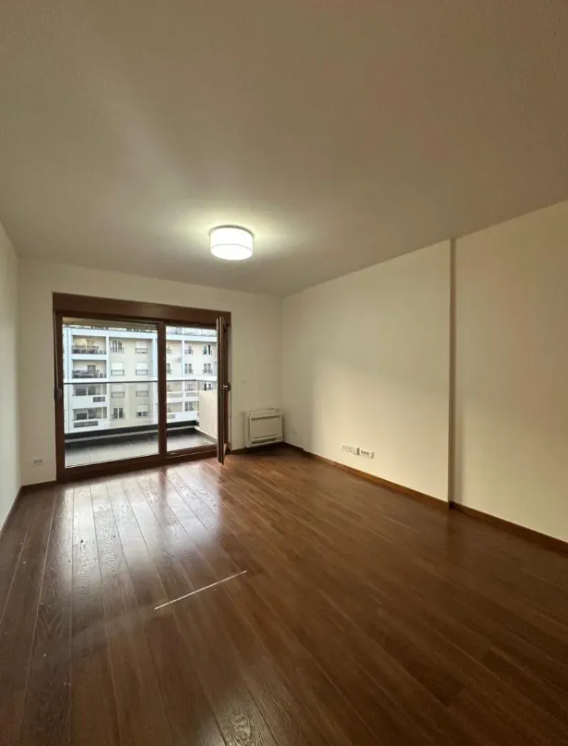 Izdavanje, dvosoban stan, 73m², Master Kvart, Podgorica