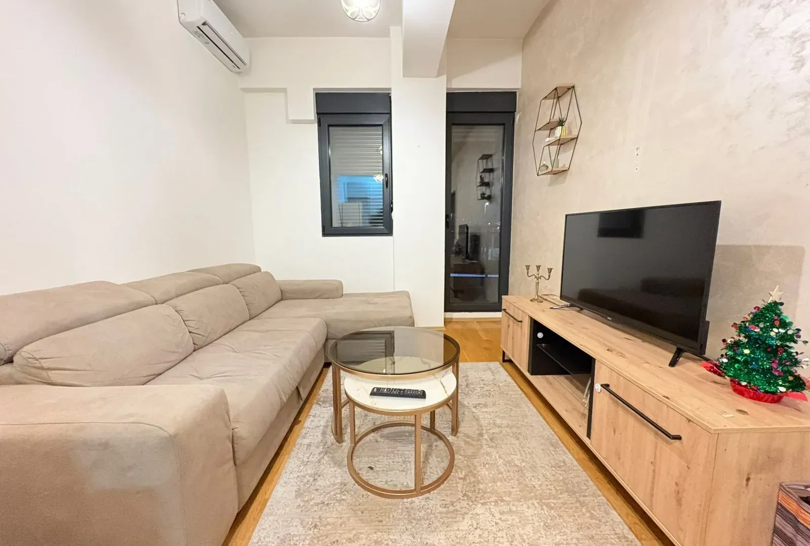 Izdavanje, jednosoban stan, 60m², Zagorič, Podgorica