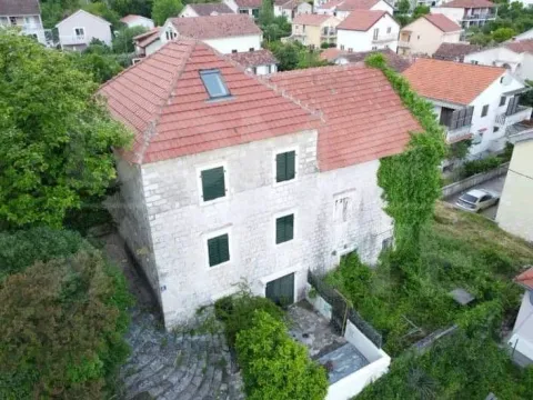 Prodaja, kuća, 180m², Herceg Novi, Crna Gora - image 1