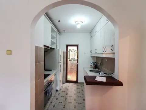 Izdavanje, poslovni prostor, 49m², Lepa Kata, Podgorica - image 9