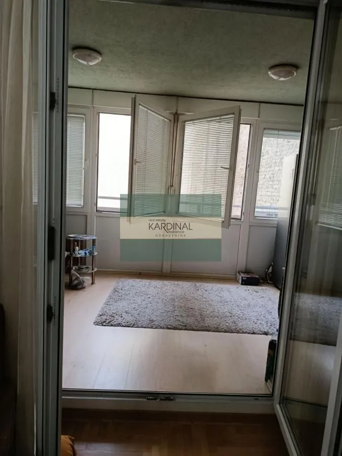 Izdavanje, trosoban stan, 73m², Novi Sad, Srbija