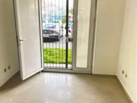 Izdavanje, poslovni prostor, 80m², Stari Aerodrom, Podgorica - image 3