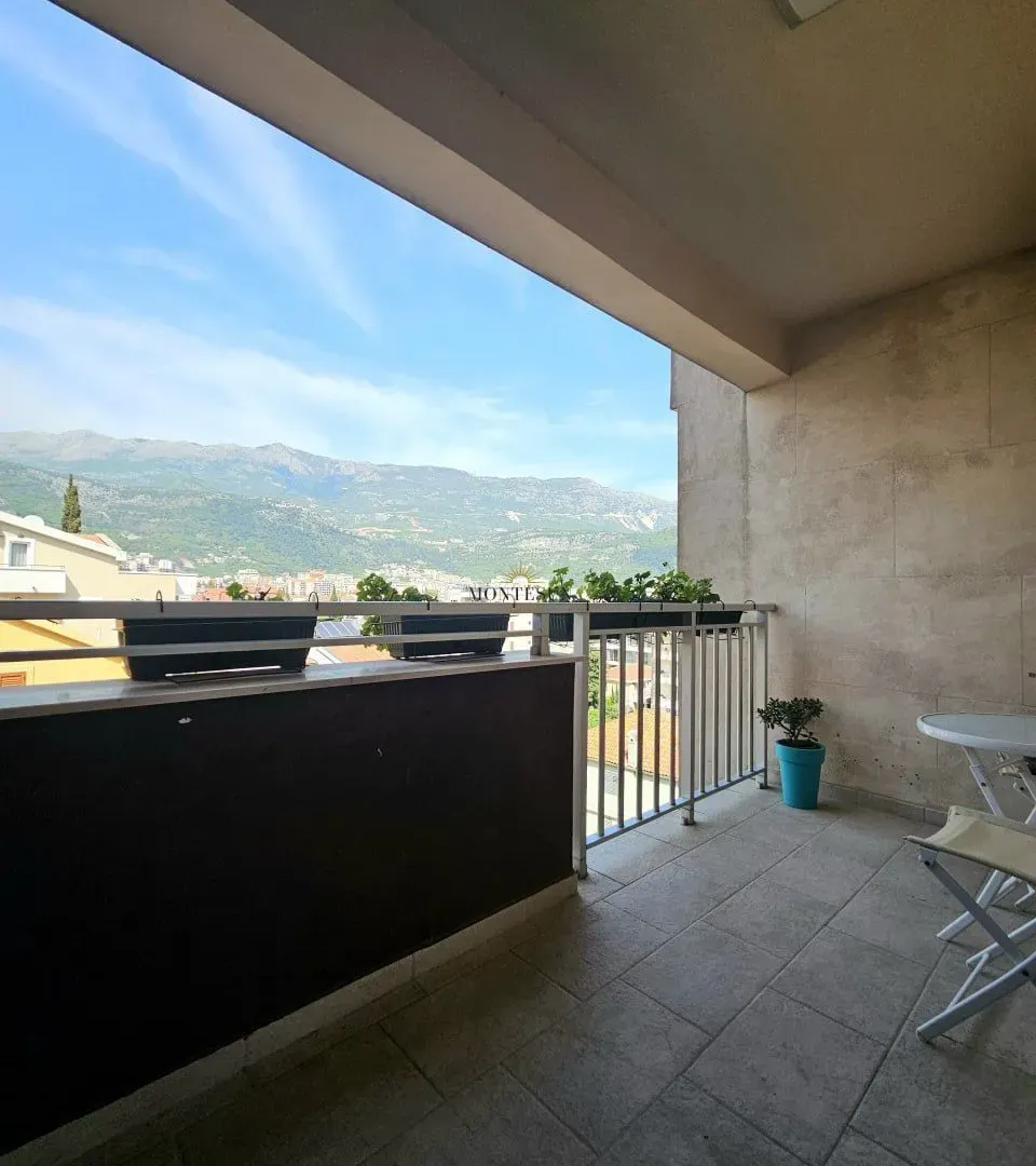 Izdavanje, dvosoban stan, 54m², Centar, Budva