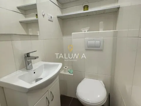 Izdavanje, trosoban stan, 100m², Blok 5, Podgorica - image 11