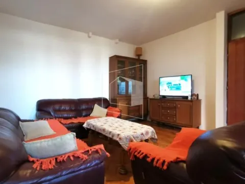 Izdavanje, stan, 74m2, Blok 6, Podgorica Izdavanje, stan, 74m2, Blok 6, Podgorica