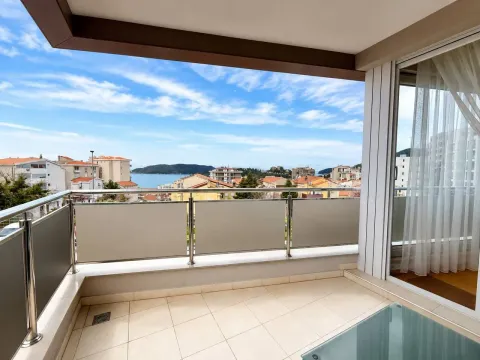 Furnished terrace with a view of the city and the sea. - image 6