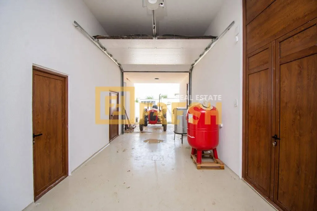 Rent, house, 700m², Zeta, Podgorica