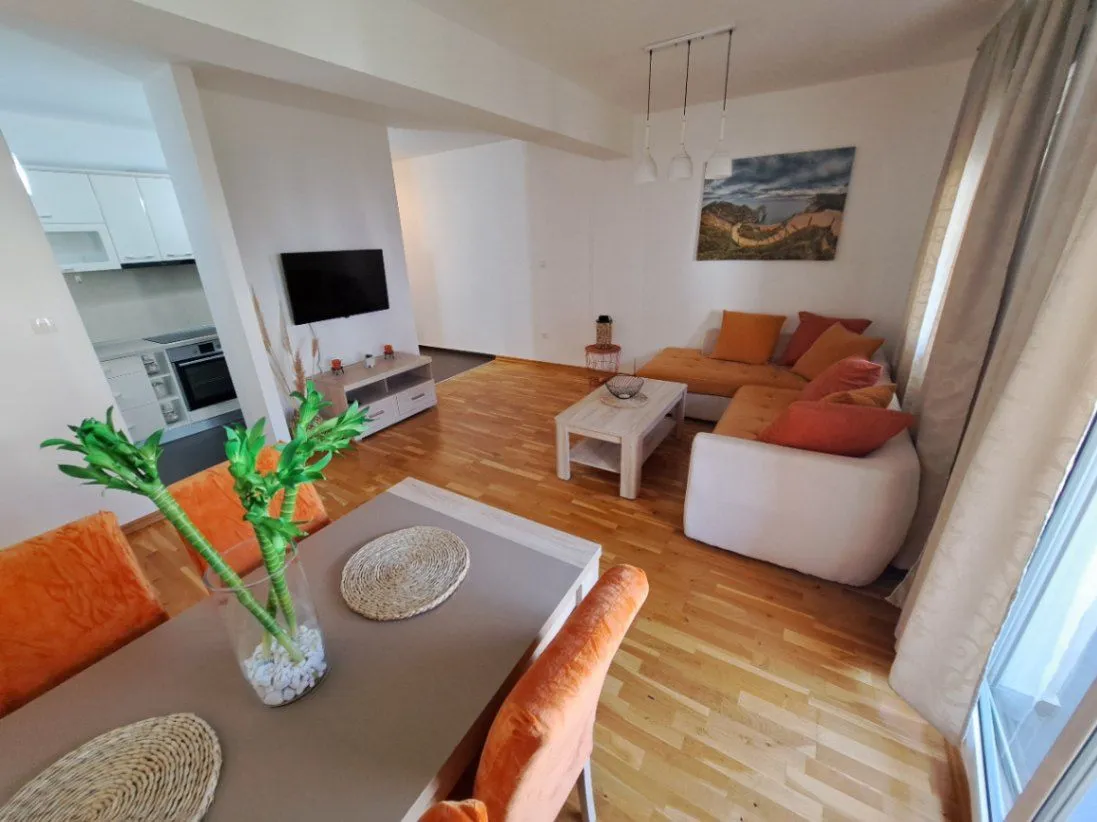 Izdavanje, jednosoban stan, 58m², Lazi, Budva