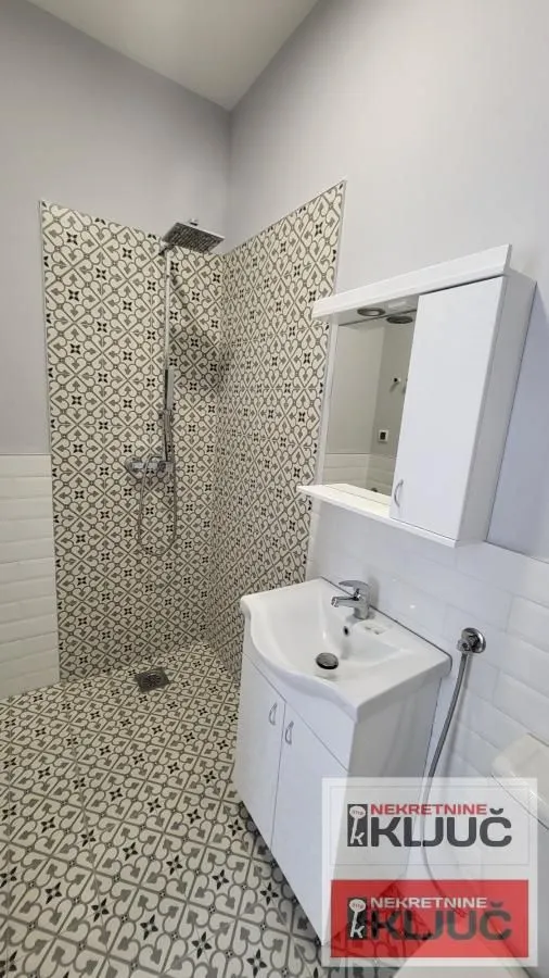 Prodaja, trosoban stan, 79m², Petrovaradin, Novi Sad