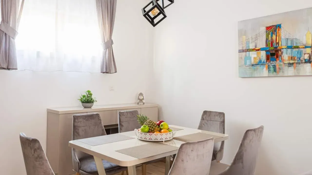 Prodaja, jednosoban stan, 87m², Pržno, Budva