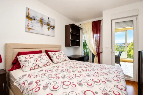Furnished bedroom with a double bed and access to the terrace. - image 7