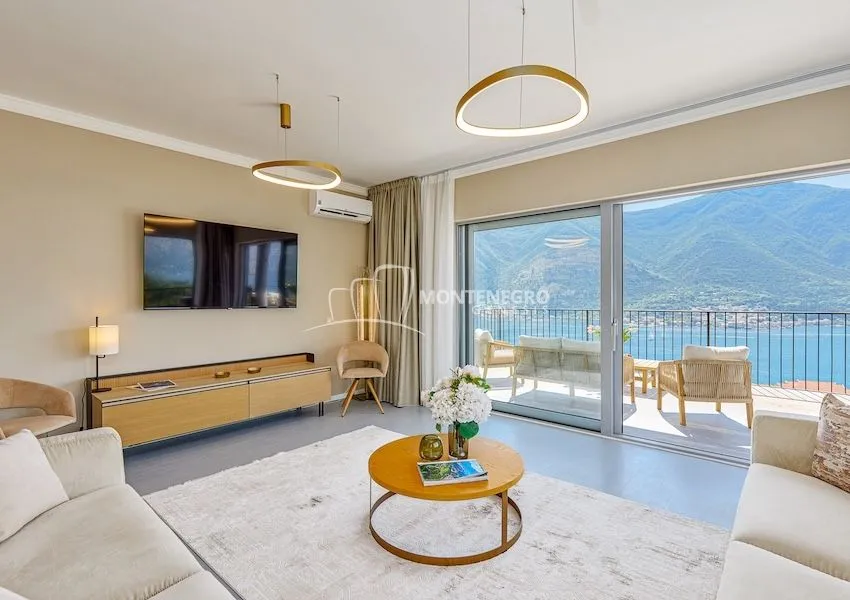 Prodaja, trosoban stan, 158m², Dobrota, Kotor
