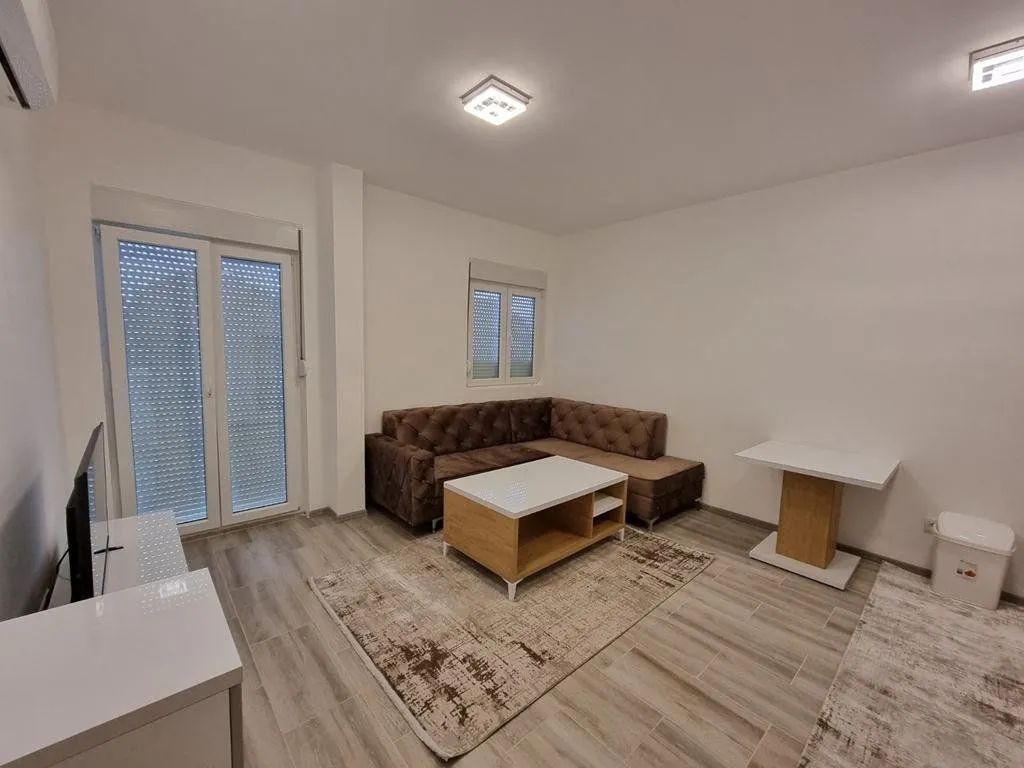Izdavanje, dvosoban stan, 60m², Gornja Gorica, Podgorica