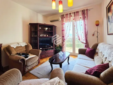 Izdavanje, dvosoban stan, 55m², Stari Aerodrom, Podgorica - image 1