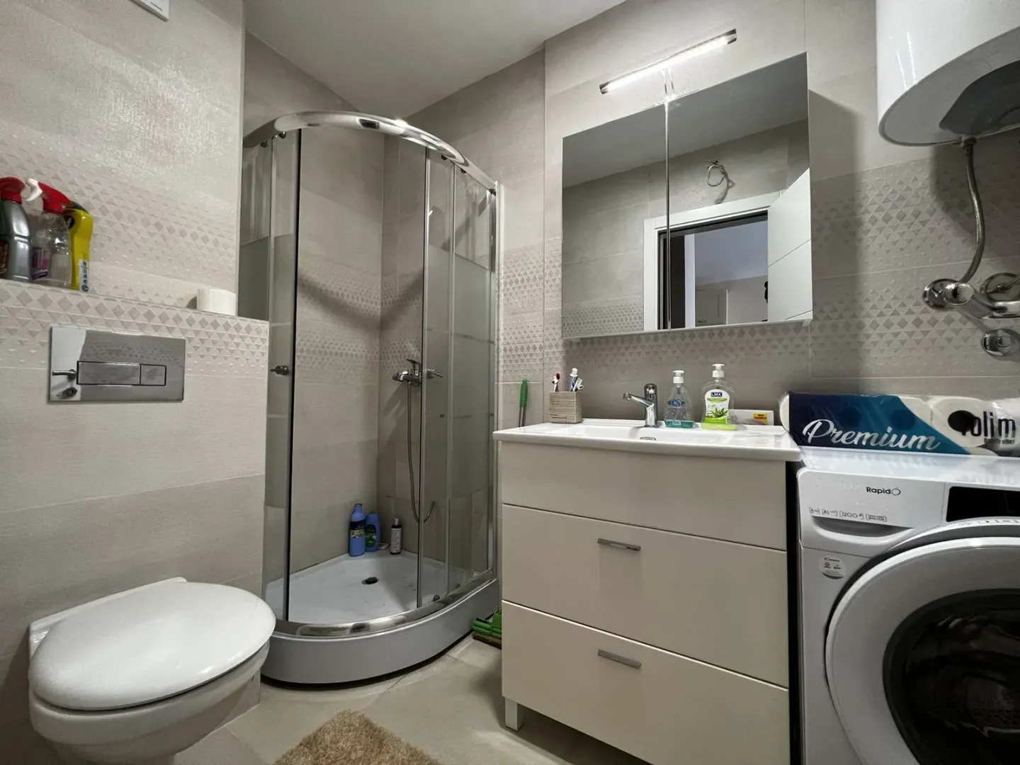 Izdavanje, jednosoban stan, 43m², Centar, Budva