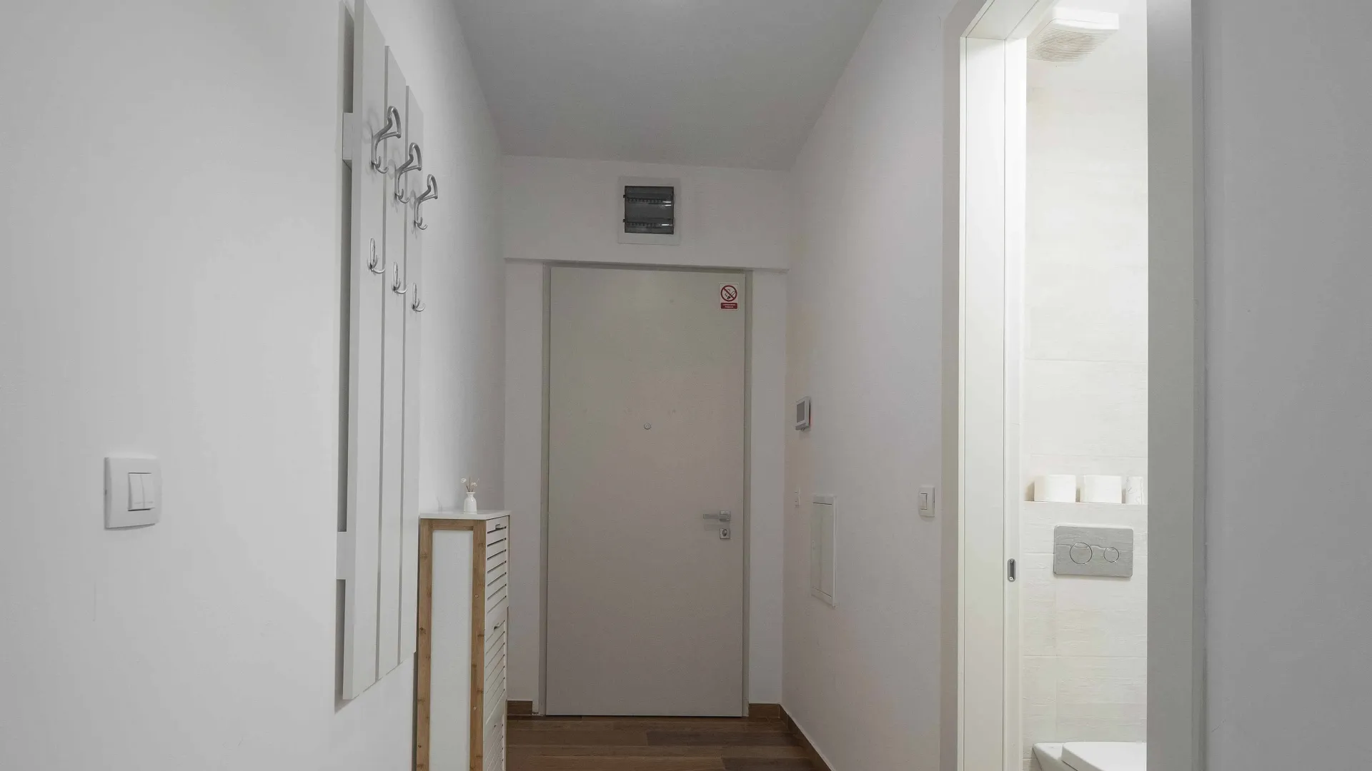 Izdavanje, dvosoban stan, 81m², Centar, Budva