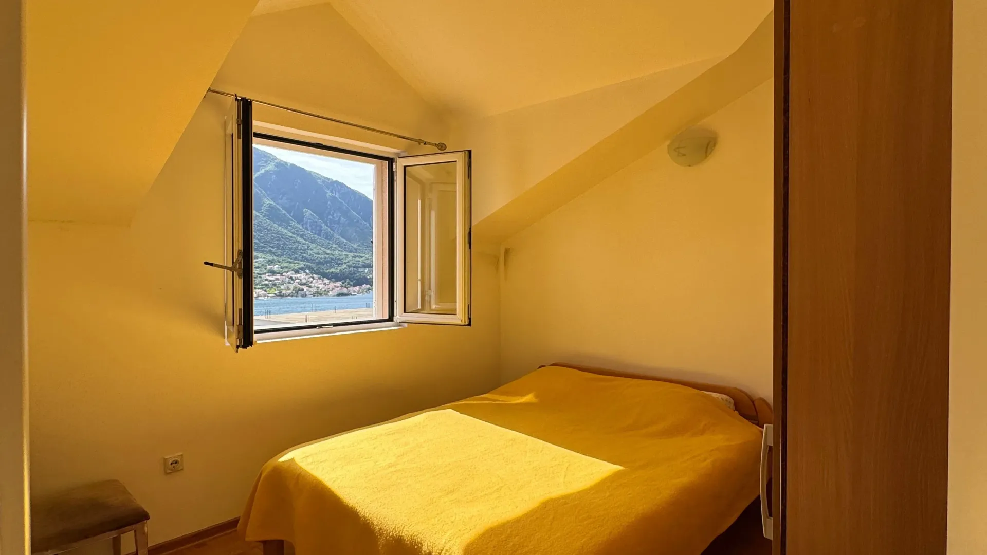 Sale, two bedroom apartment, 62m², Dobrota, Kotor