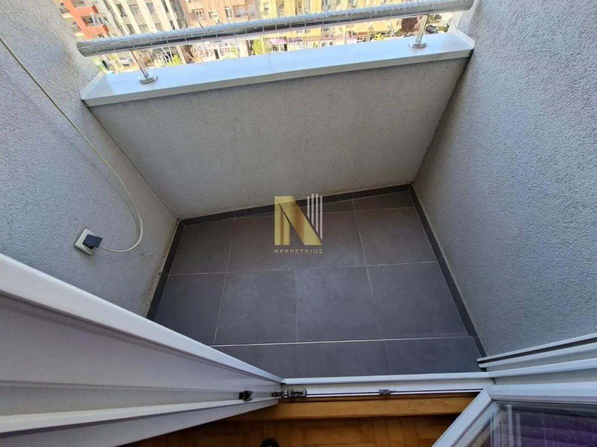 Prodaja, dvosoban stan, 42m², Bulevar Evrope, Novi Sad Sve Podlokacije