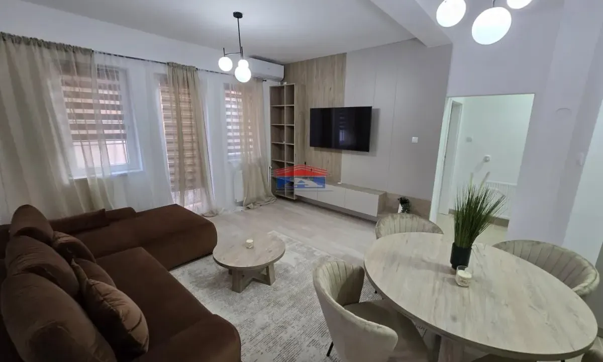 Izdavanje, četvorosoban stan, 69m², Centar, Novi Sad