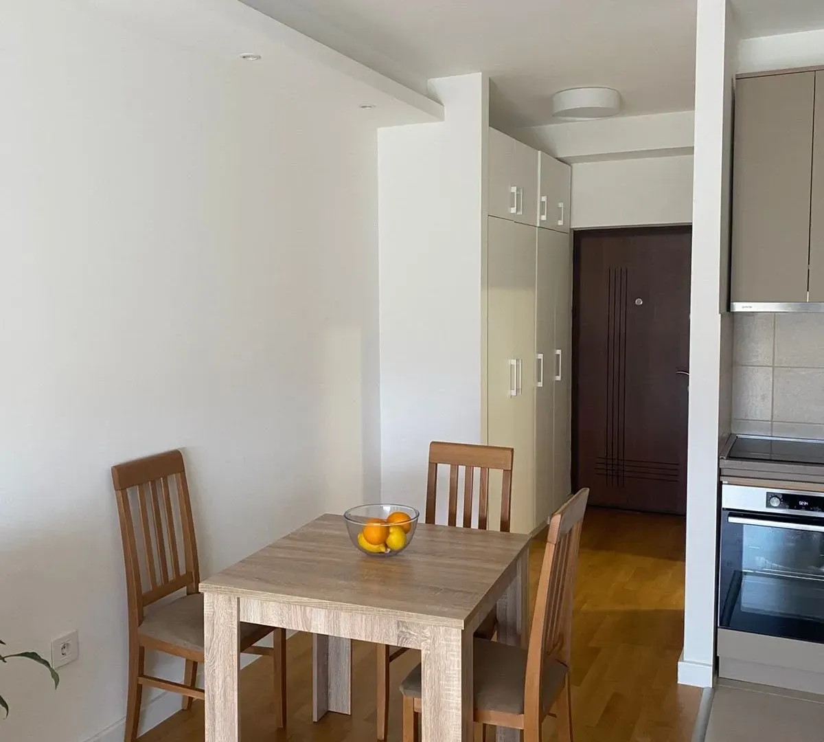 Rent, studio apartment, 35m², Tološi, Podgorica