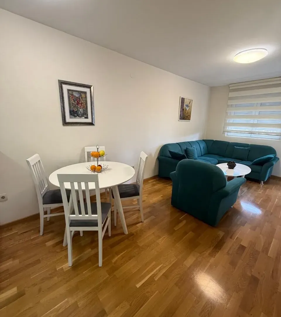 Izdavanje, dvosoban stan, 75m², Zagorič, Podgorica