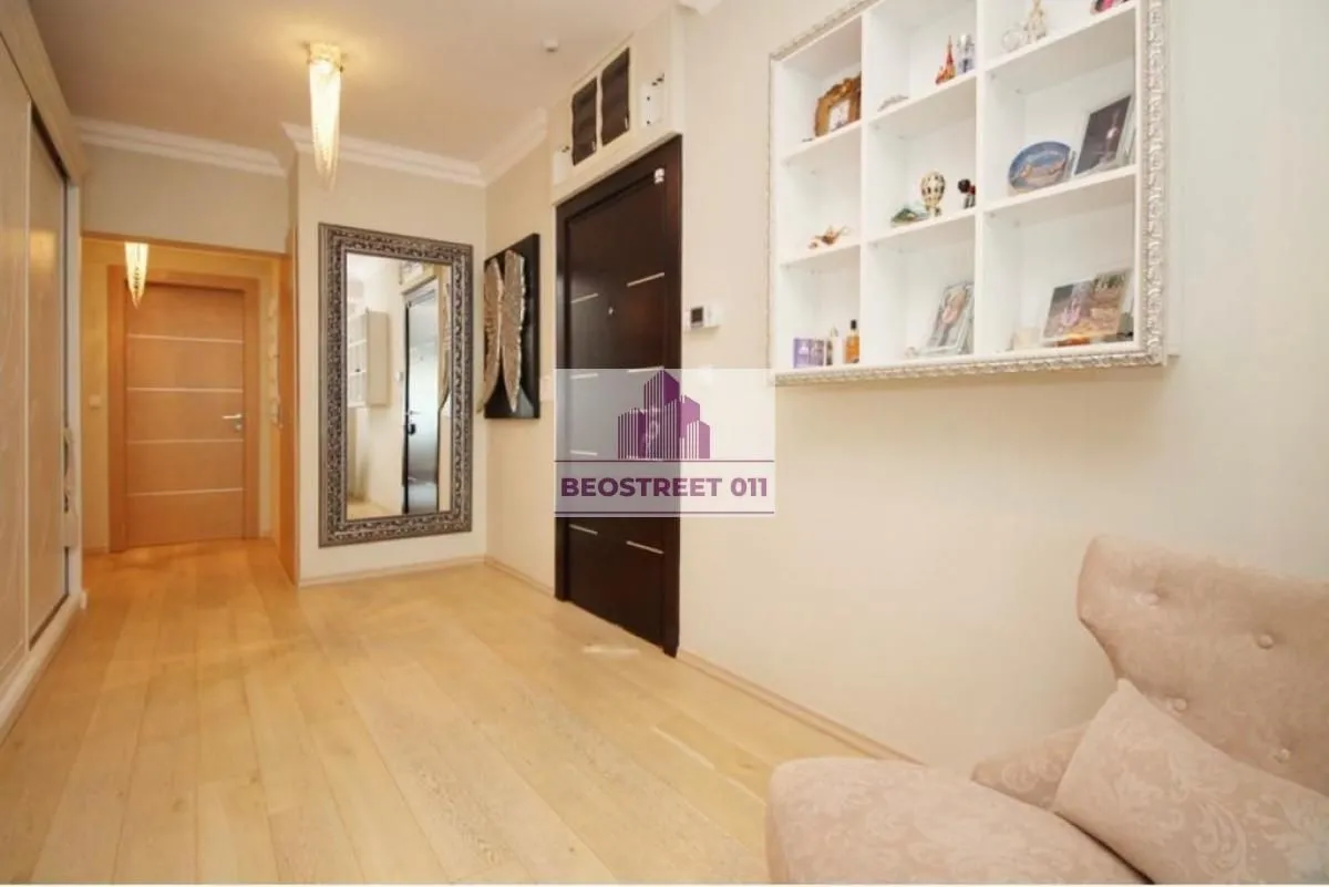 Izdavanje, stan, 146m², Dedinje Sve Podlokacije, Beograd