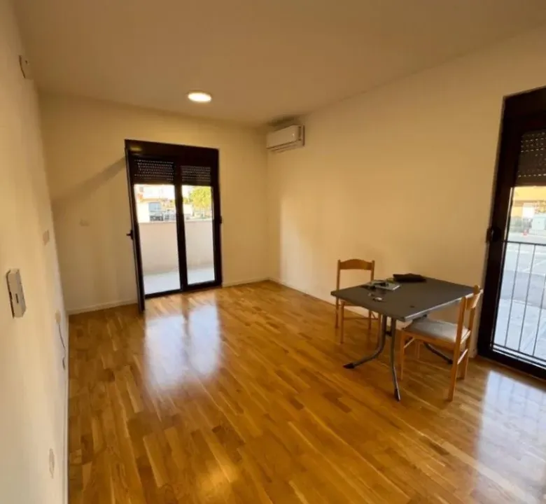 Izdavanje, jednosoban stan, 45m², Zabjelo, Podgorica