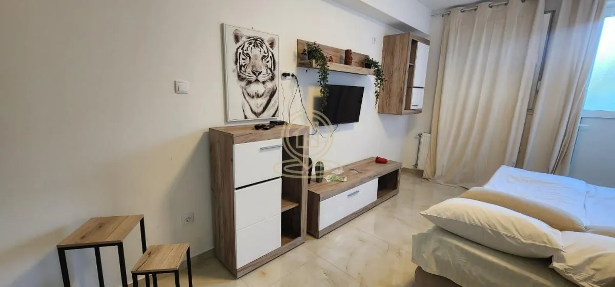 Izdavanje, garsonjera, 30m², Blok 8, Petrovaradin