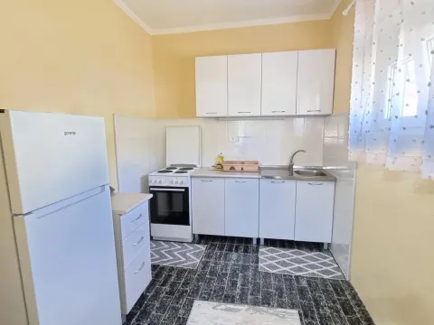 Izdavanje, kuća, 75m², Lastva Grbaljska, Kotor - image 7