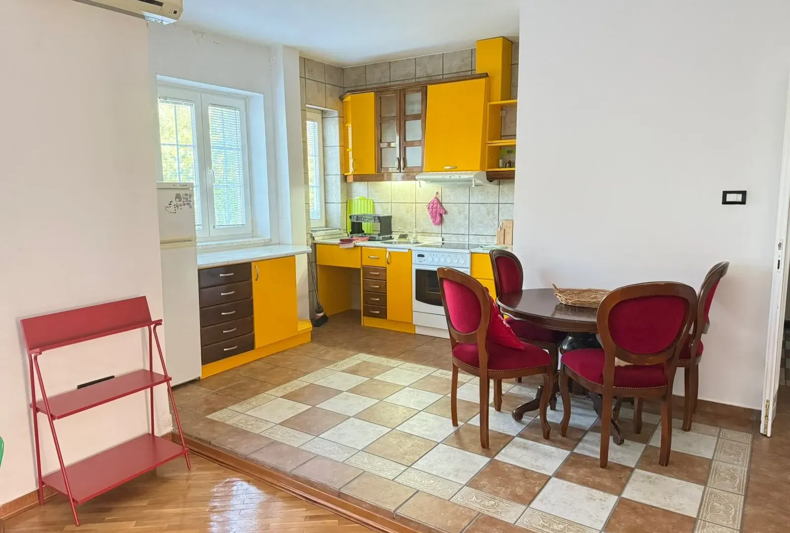 Izdavanje, jednosoban stan, 50m², Centar, Podgorica