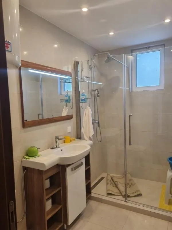 Prodaja, dvosoban stan, 75m², Petrovac, Budva
