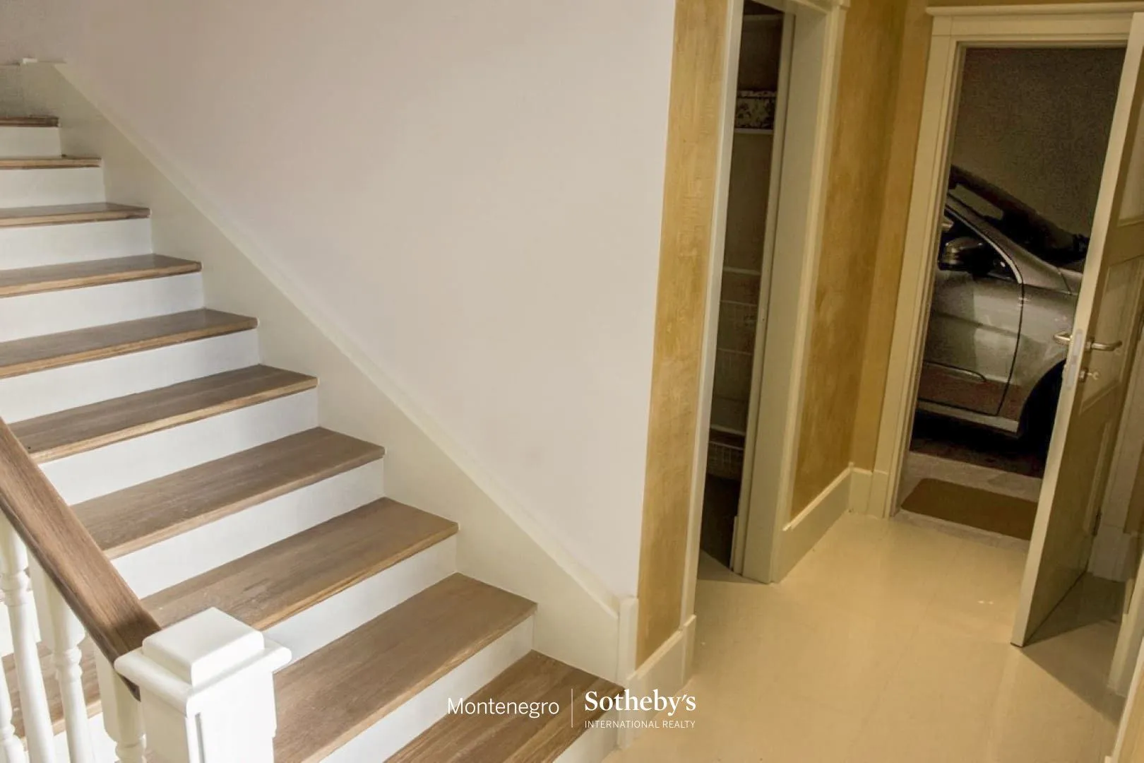 Sale, house, 326m², Stoliv, Kotor