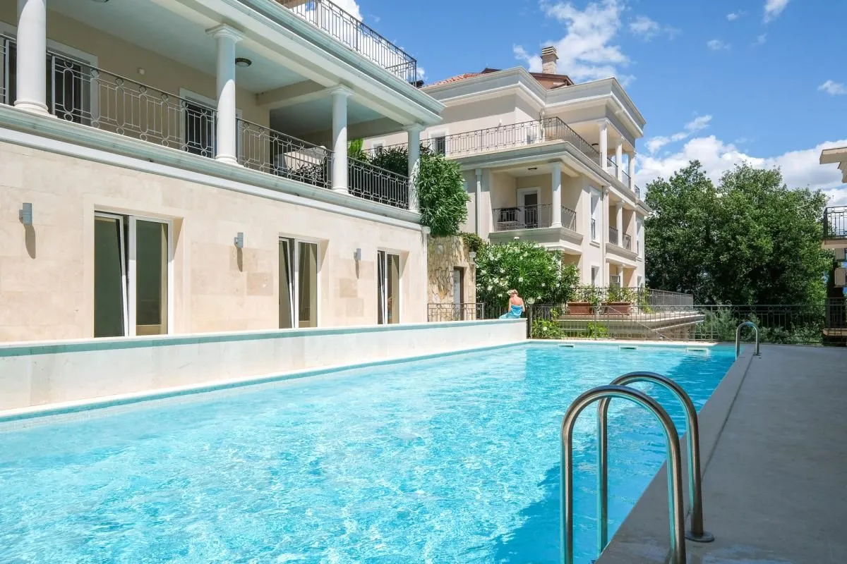 Prodaja, trosoban stan, 166m², Đenovići, Herceg Novi