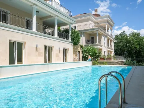 Sale, three bedroom apartment, 166m², Đenovići, Herceg Novi