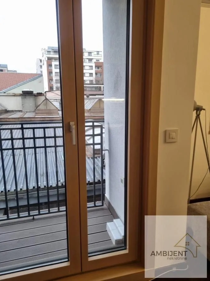 Izdavanje, trosoban stan, 55m², Šumice, Beograd
