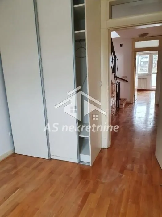 Rent, house, 220m², Čukarica, Beograd