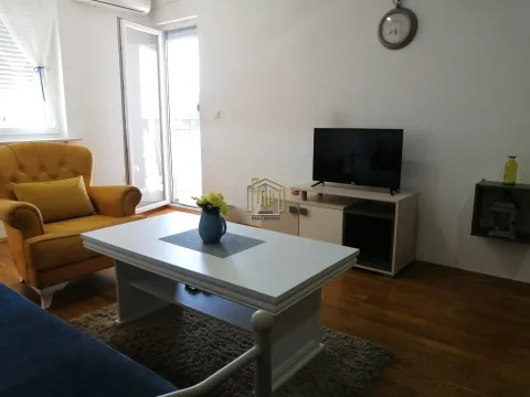 Izdavanje, jednosoban stan, 50m², Tuški Put, Podgorica - image 2