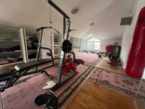 Izdavanje, kuća, 350m², Zlatica, Podgorica - image 11