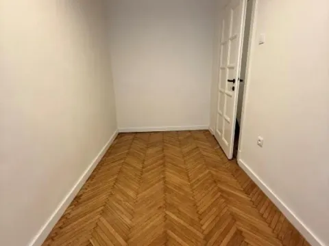 Izdavanje, trosoban stan, 70m², Stari Grad, Beograd - image 10