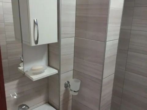 Izdavanje, jednosoban stan, 70m², Centar, Tivat - image 8