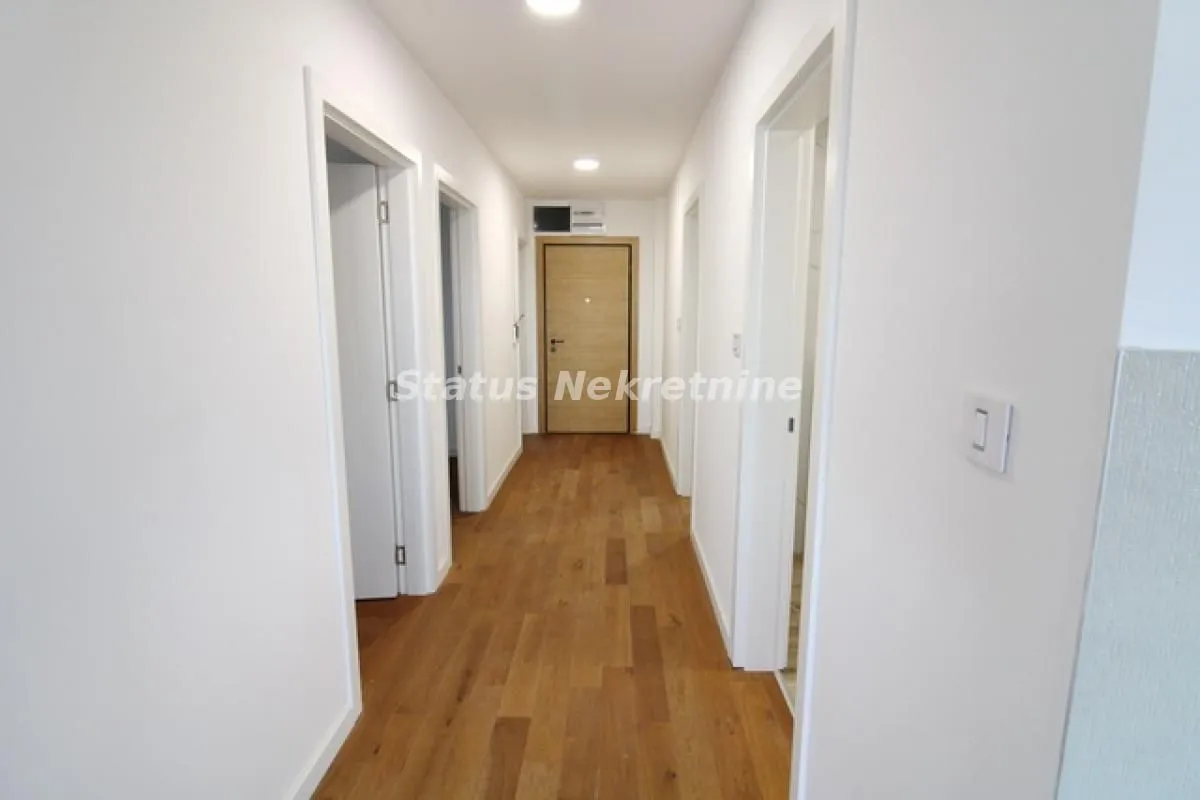 Prodaja, četvorosoban stan, 105m², Novi Sad, Srbija