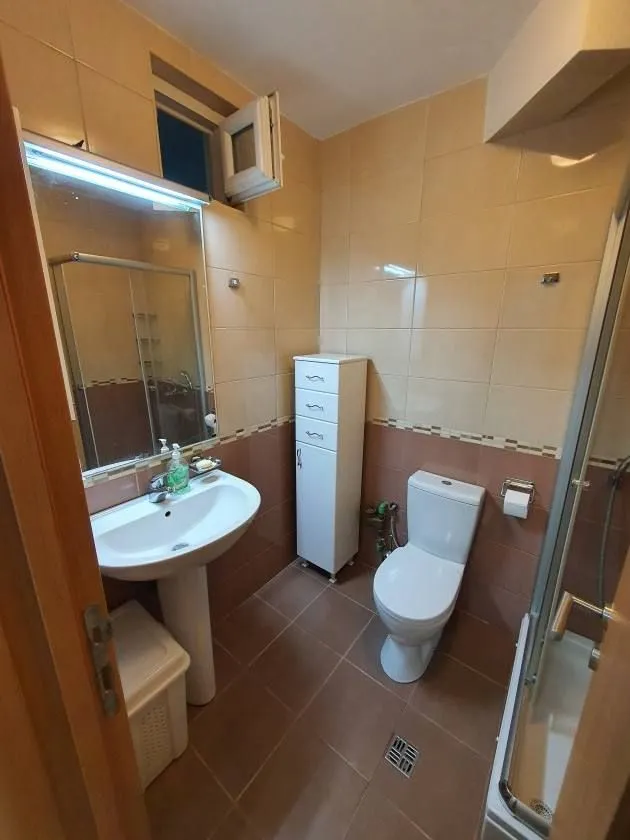 Izdavanje, jednosoban stan, 48m², Centar, Budva