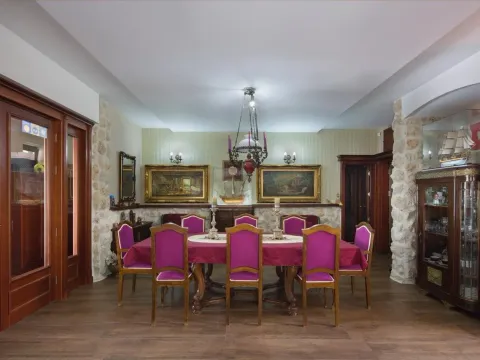 Prodaja, kuća, 690m², Prčanj, Kotor - image 12