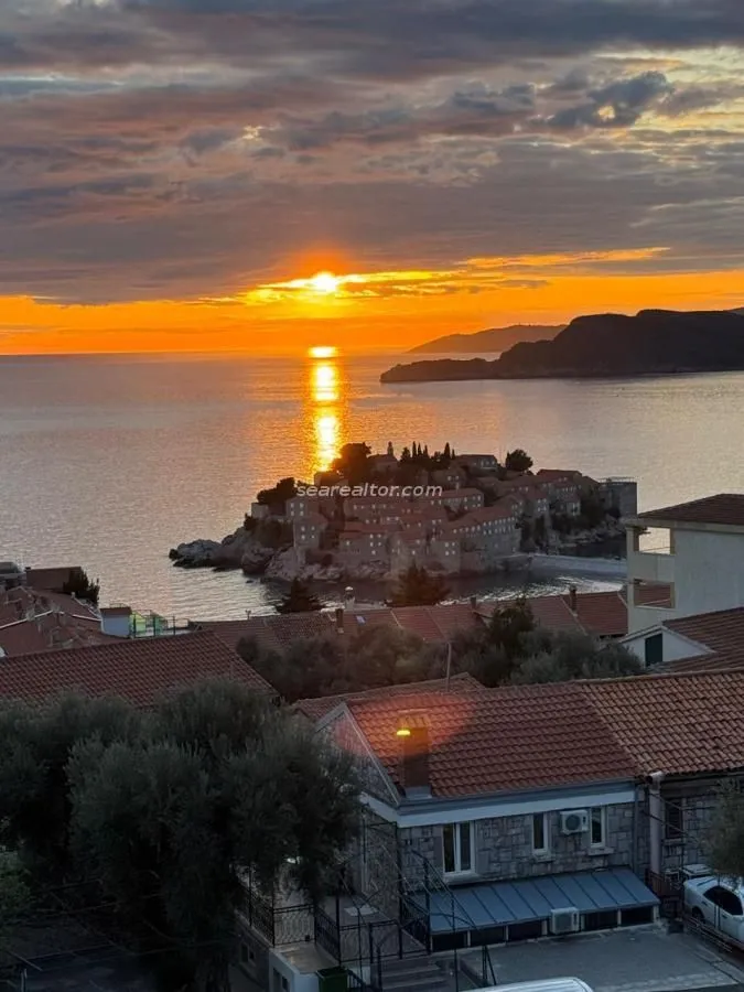 Sale, four bedroom apartment, 82m², Sveti Stefan, Budva